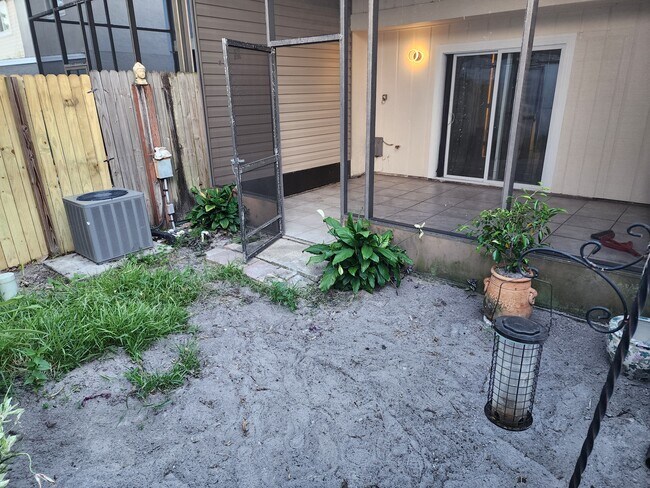 Photo - 3001 S Pines Dr