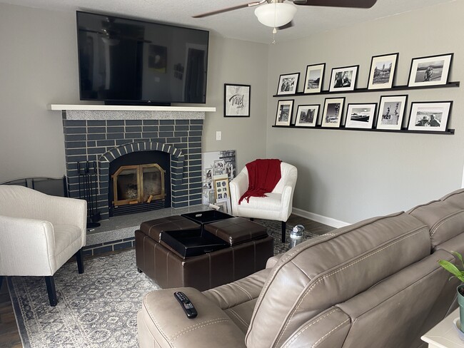 family room - 4426 S Tinker Ave House