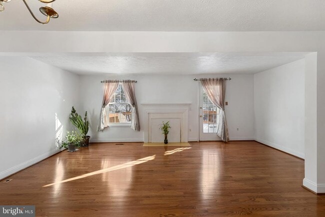 Photo - 10877 Olde Woods Way