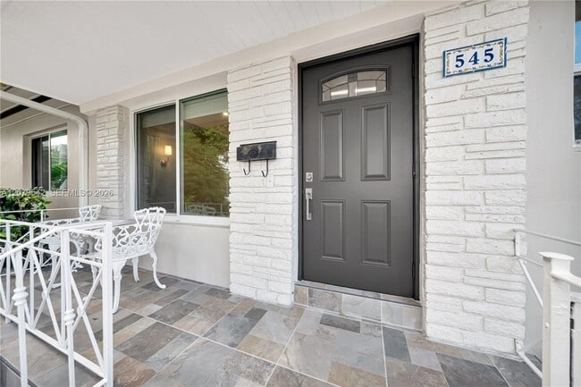 Photo - 3145 Segovia St