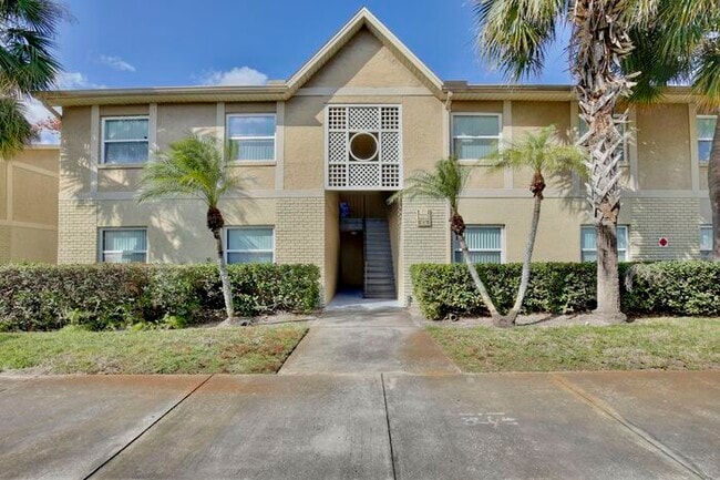 Building Photo - Beautiful 2/2 Condo with Full Lawn Care Included Located in Hawthorne Village – Orlando!