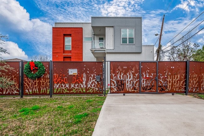 Building Photo - 5722 Cullen Blvd Unit A