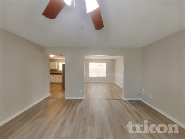 Photo - 4250 Donna Way