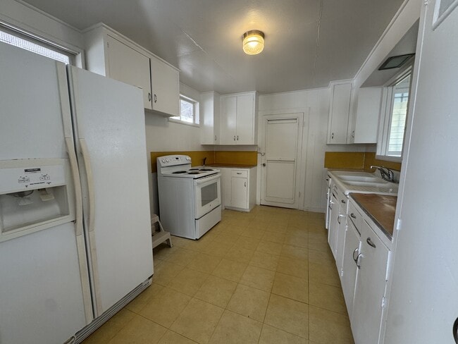 Photo - 3040 Lakimau St