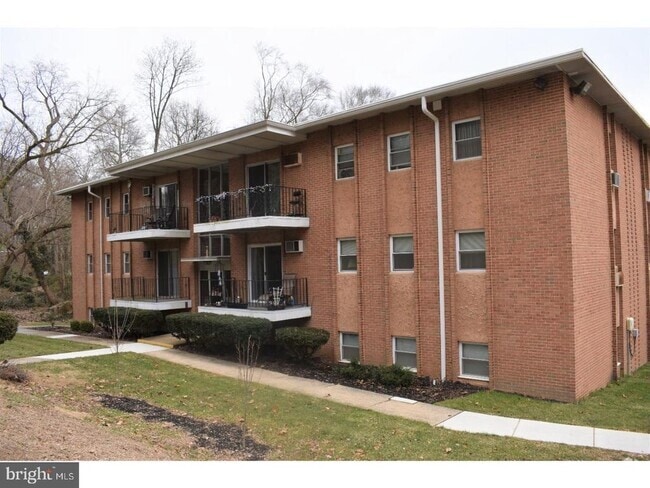 Building Photo - 302 River Rd Unit A4 Rental