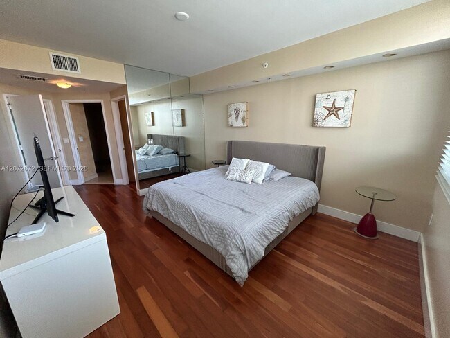 19400 Turnberry Way Unit 922