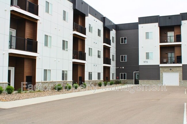 Building Photo - 970 N 3rd St Unit 318