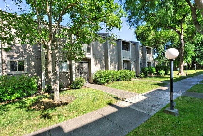 Photo - 9 Derow Ct Condo