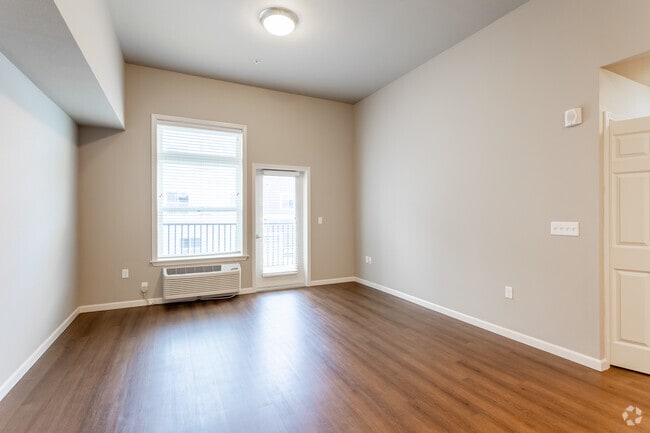 2BR, 2BA - 962 SF