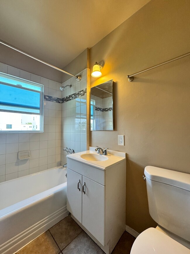 Photo - 1933 Carmona Ave