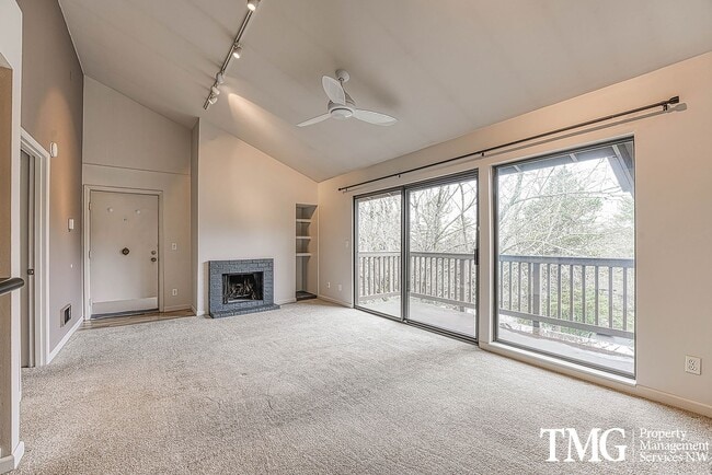 Building Photo - 1 BD Westside Portland Condo near Washington Park Unit A