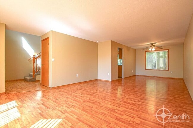 Photo - 3907 SE Sunrise Dr