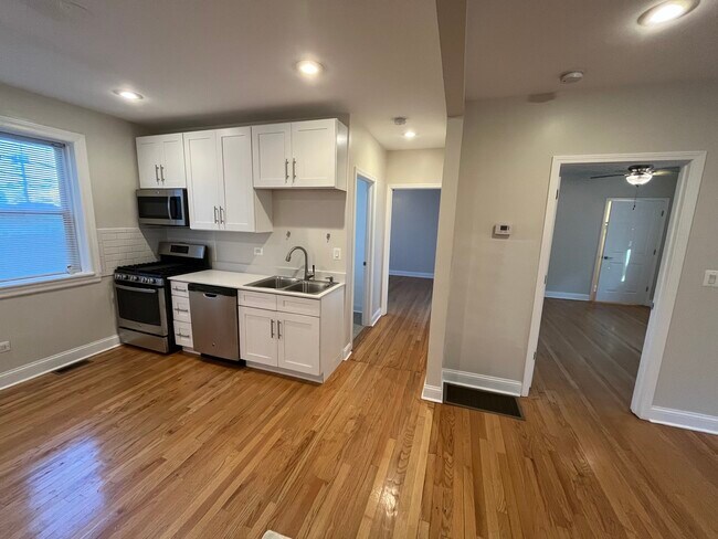 Photo - 3422 W Waveland Ave Unit 1E