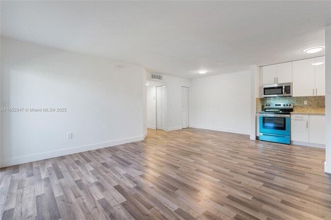 Photo - 4780 NW 102nd Ave Unidad 101-11