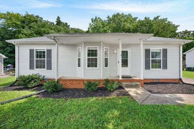 Building Photo - Pet Friendly Three Bedroom!