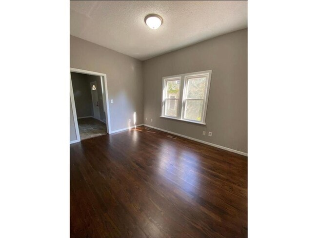 Photo - 505 Beaumont St E