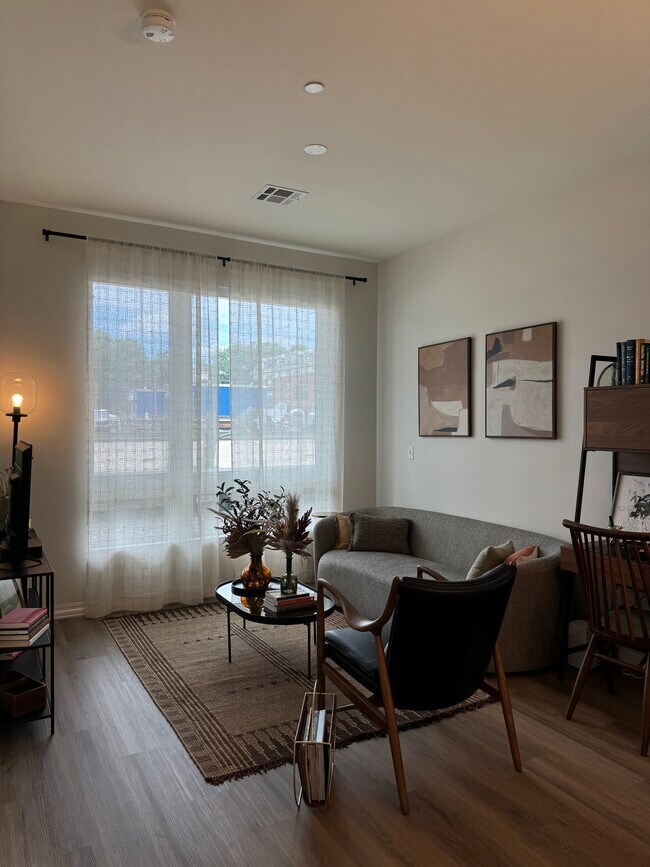 Photo - 817 Washington St