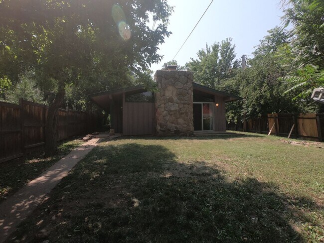 Photo - 545 University Ave Unit C