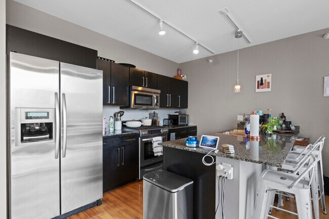 Photo - 860 W Blackhawk St Unit 908