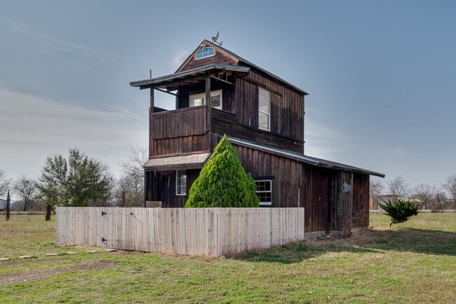 7584 Ben Day Murrin Rd. Unit 2 - 7584 Ben Day Murrin Rd. House Unit 2