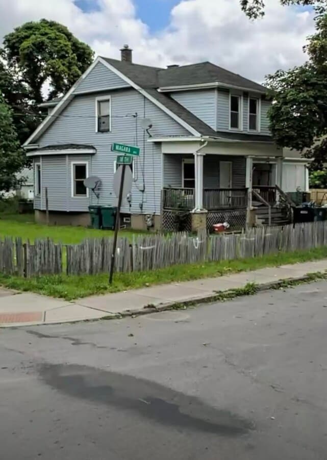 Photo - 1806 Niagara Ave