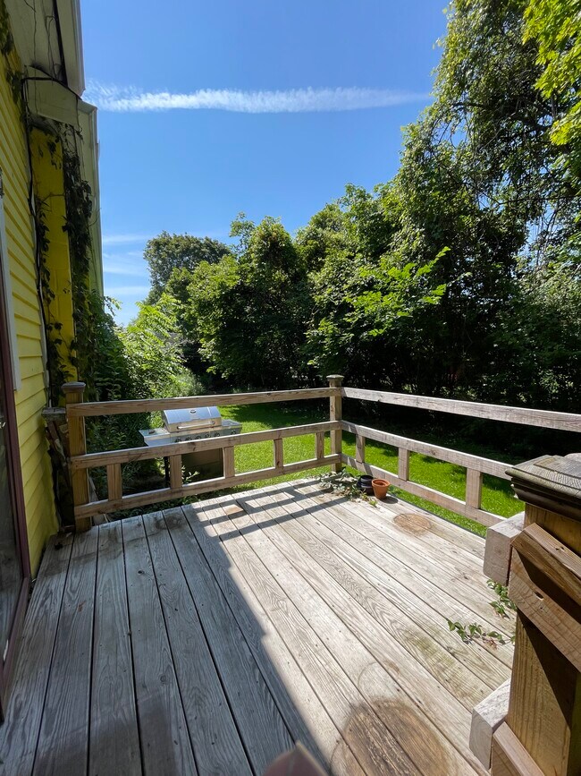 Private Deck (grill included) - 20 Washington St Apartamentos Unidad #3