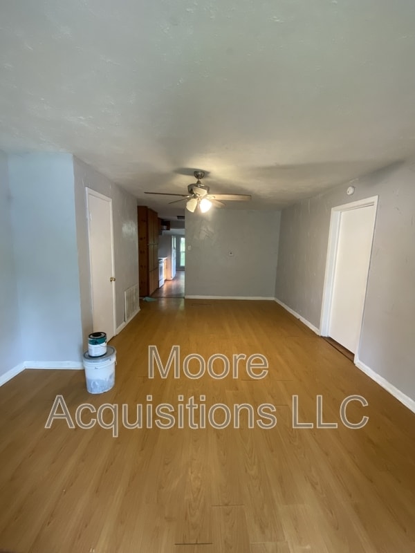 Photo - 810 W Day St