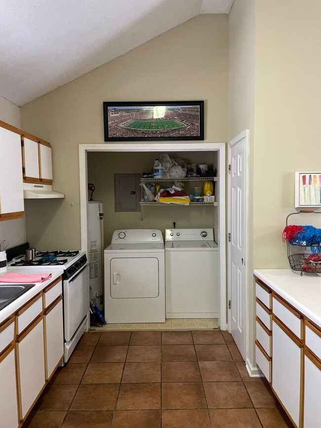 Photo - 2 BR 2 BA Fenced Yard