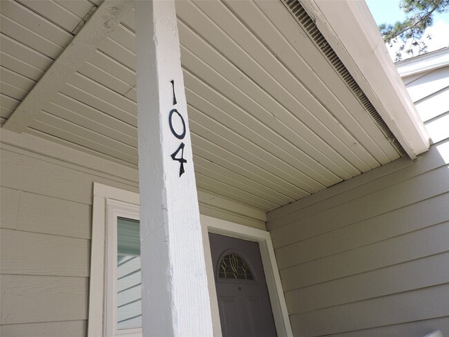 Photo - 17401 Red Oak Dr Unit 104