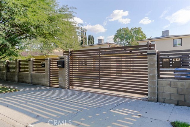 Photo - 17428 Roscoe Blvd