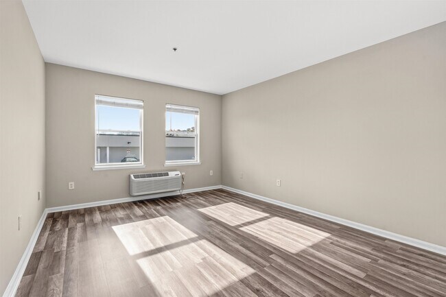 Photo - 905 River Rd