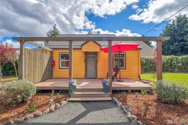 Photo - 719 Division St NW