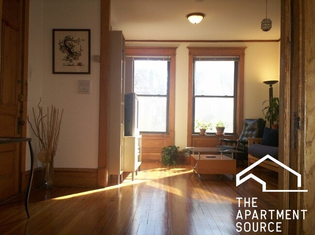 Building Photo - 1358 W Barry Ave Unit W2 Rental