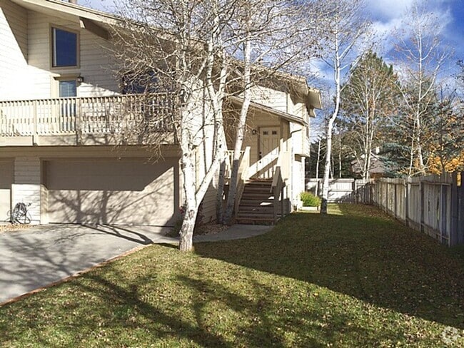 Building Photo - Great location on Cul-de-Sac Rental