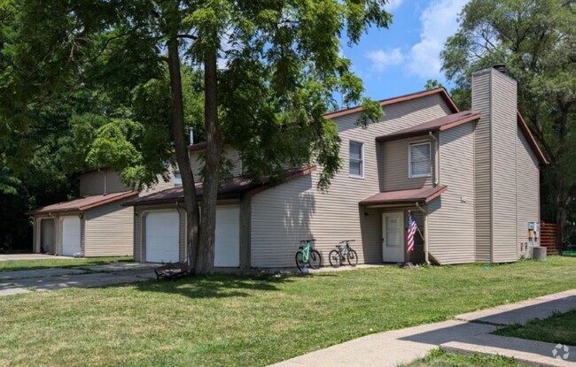 Building Photo - Canterbury Townhomes