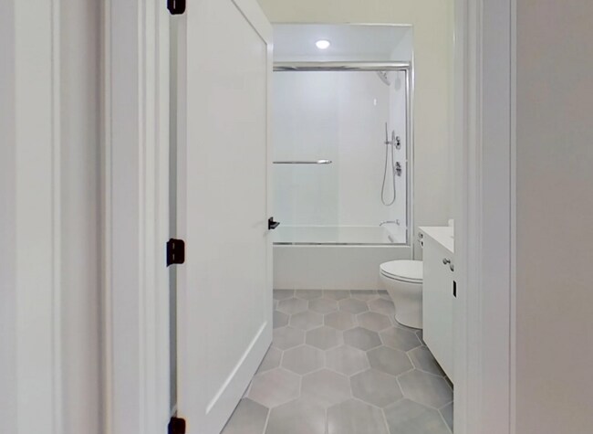 Photo - 104 Warren St