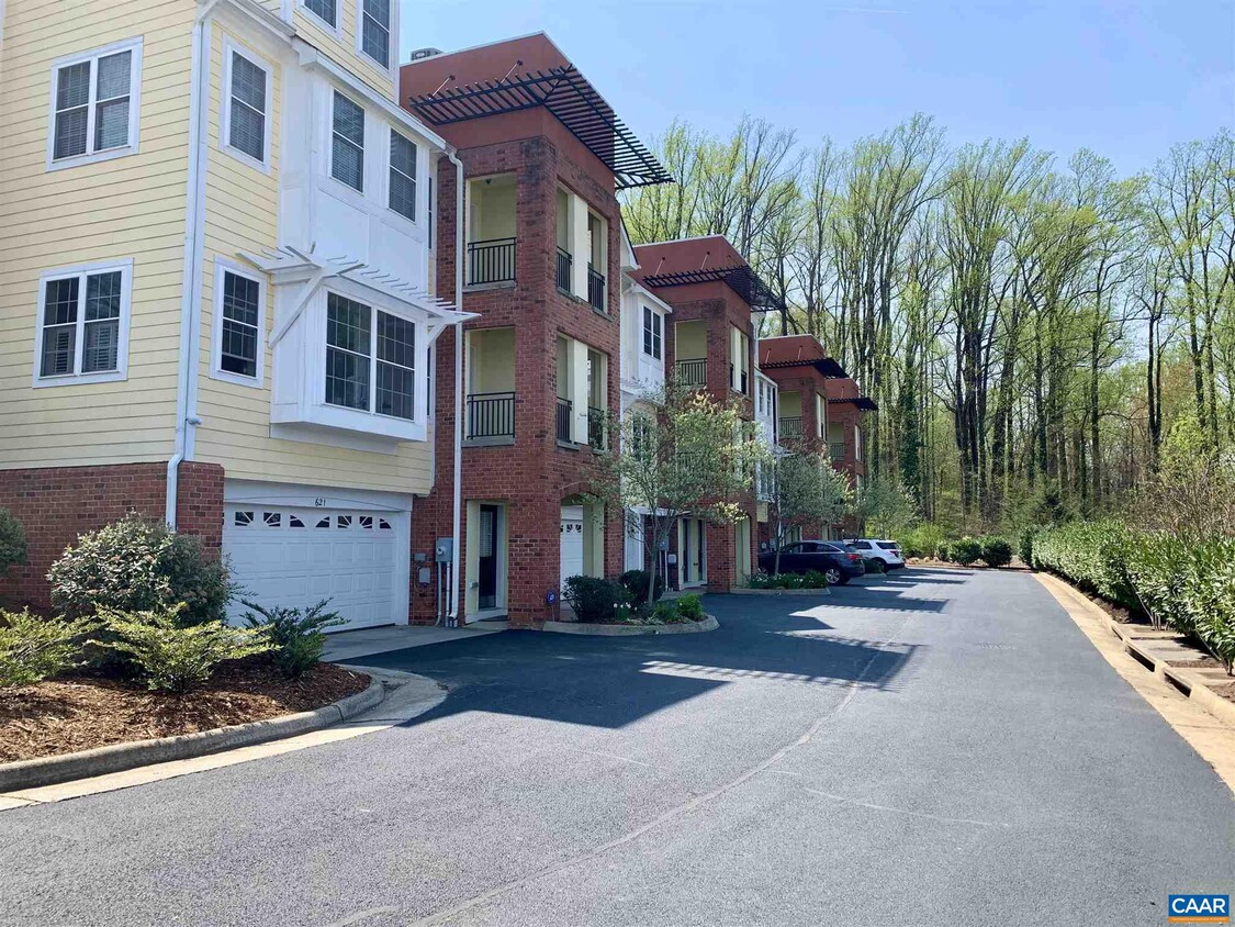 Poplar Glen - 631 Boone Trl (Charlottesville, VA)