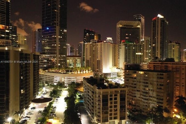 Building Photo - 2475 Brickell Ave Unit 803