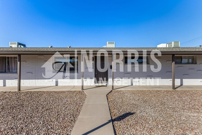 Building Photo - Convenient, Beautifully Updated Space Available Now!