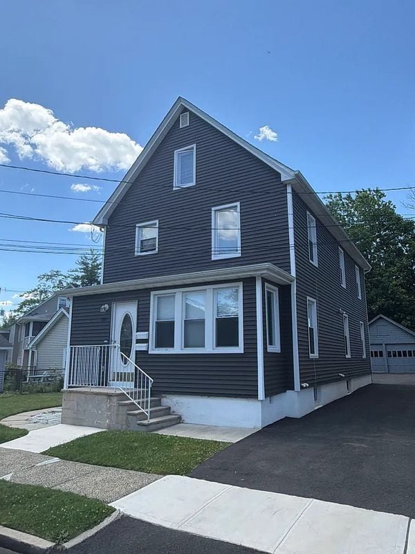 Building Photo - 107 Winslow Pl Unit 2