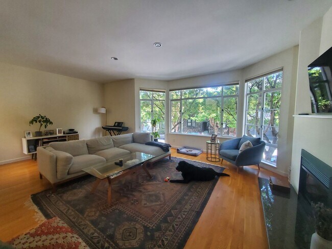 Photo - 2133 Filbert St