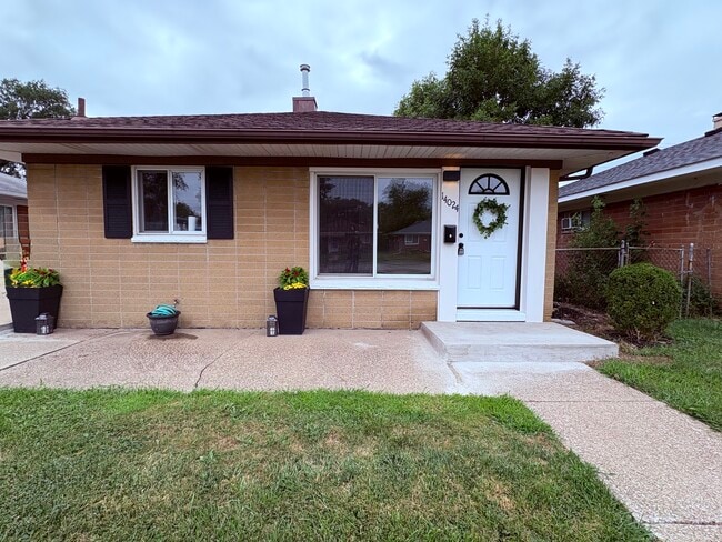 Building Photo - 14024 Irene St Rental