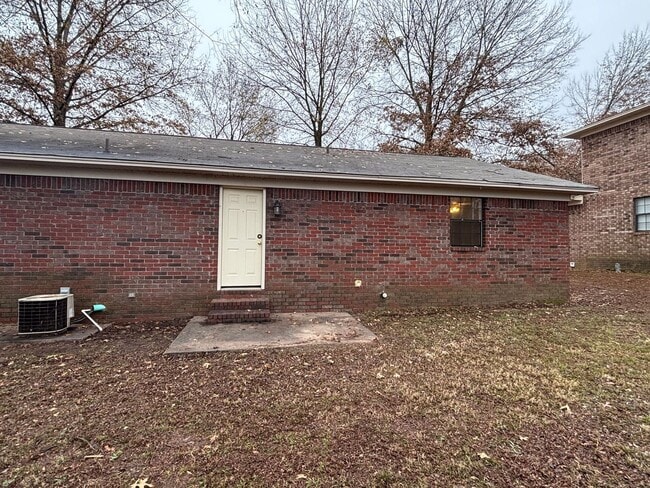 Photo - 3327 N Detroit Ave Unit 3327-1