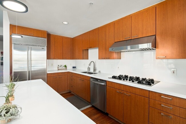 Luxurious 17th-Floor Renaissance Condo with Stunning City Views