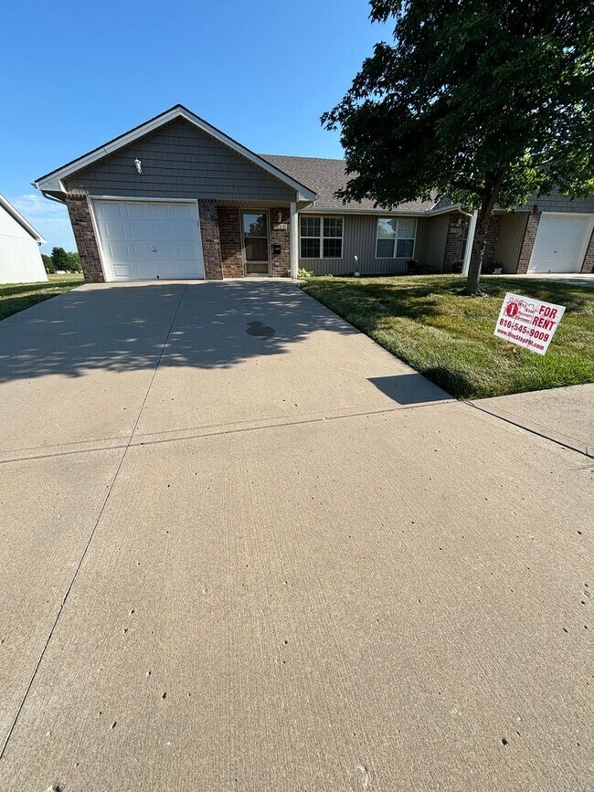 2 Bedroom 2 bathroom in Grain Valley! House House Rental in Grain