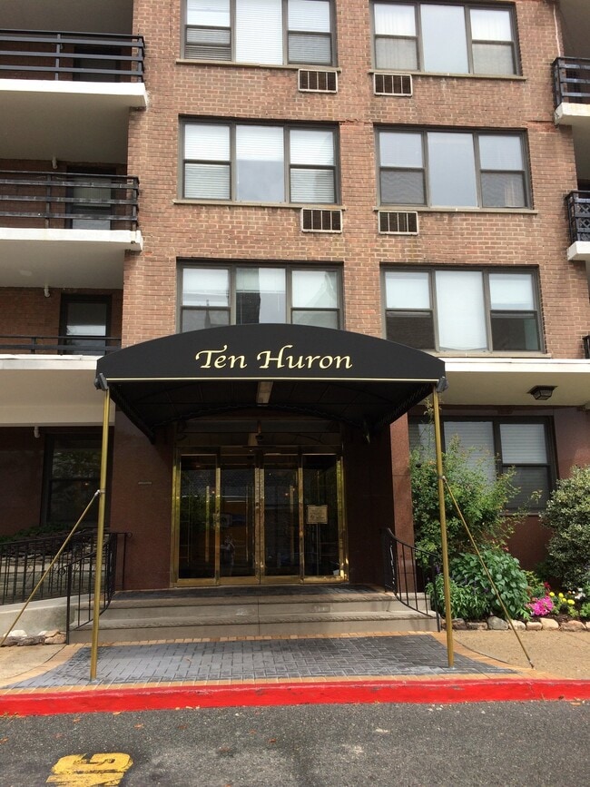 Building Photo - 10 Huron Ave Unit 17p