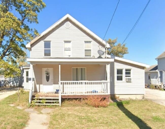Building Photo - 524 3rd St Unit A- Front Townhome