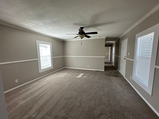 Photo - 1629 Jarrard Way