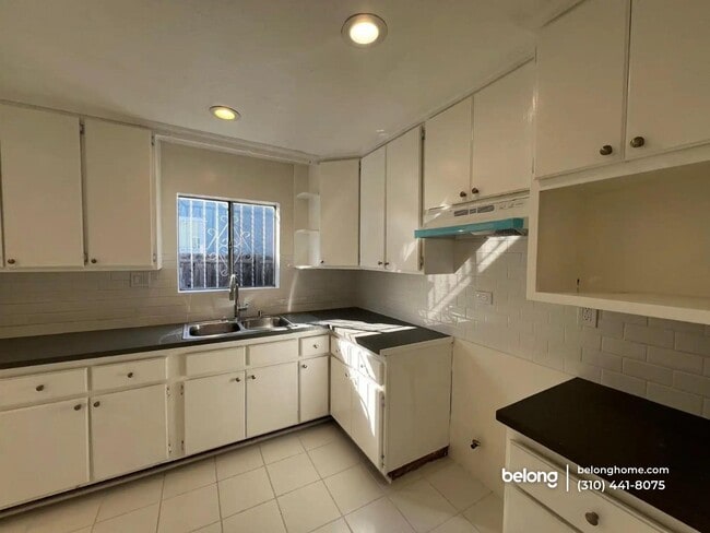 Photo - 1110 W 92nd St