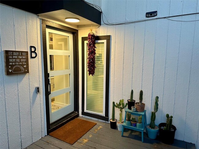 Photo - 1308 Matthews Ln Unidad B Rental